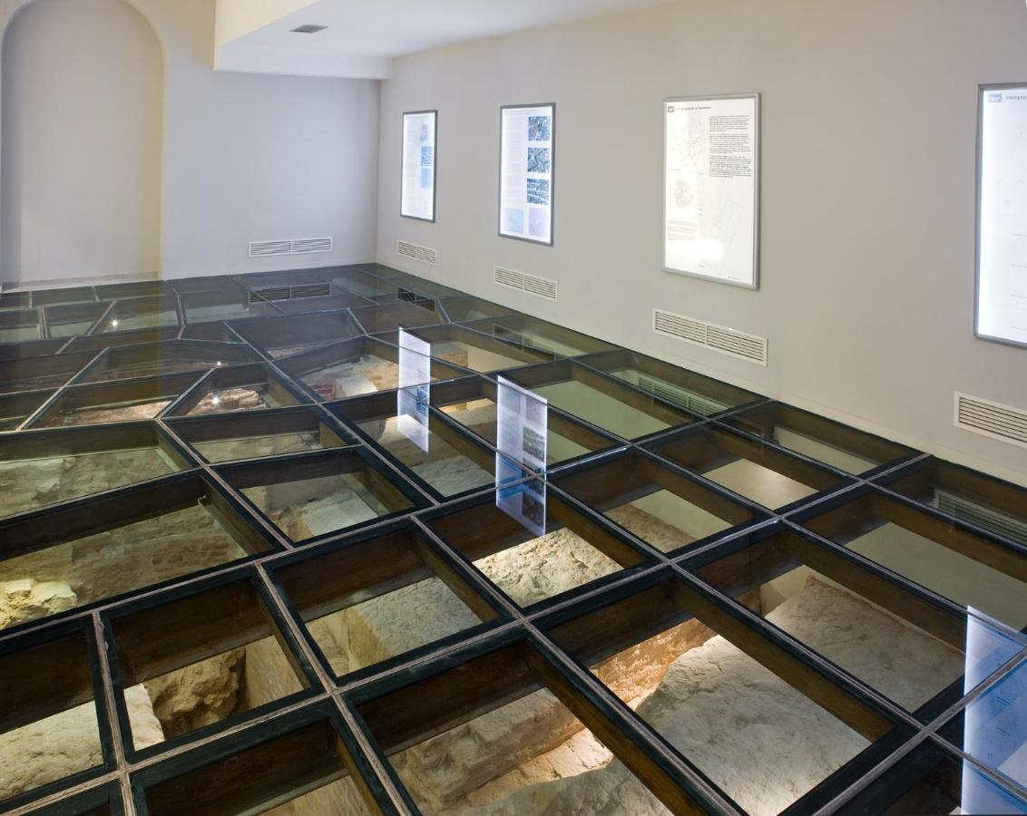 เอ็นเอช คอลเลคชั่น มาดริด ปาลาซิโอ เด เตปา Hotel ภายนอก รูปภาพ The floor of the museum