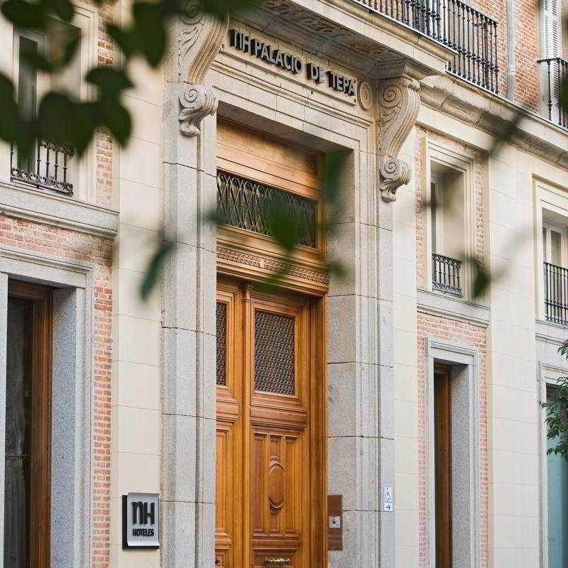 เอ็นเอช คอลเลคชั่น มาดริด ปาลาซิโอ เด เตปา Hotel ภายนอก รูปภาพ The front door of the house
