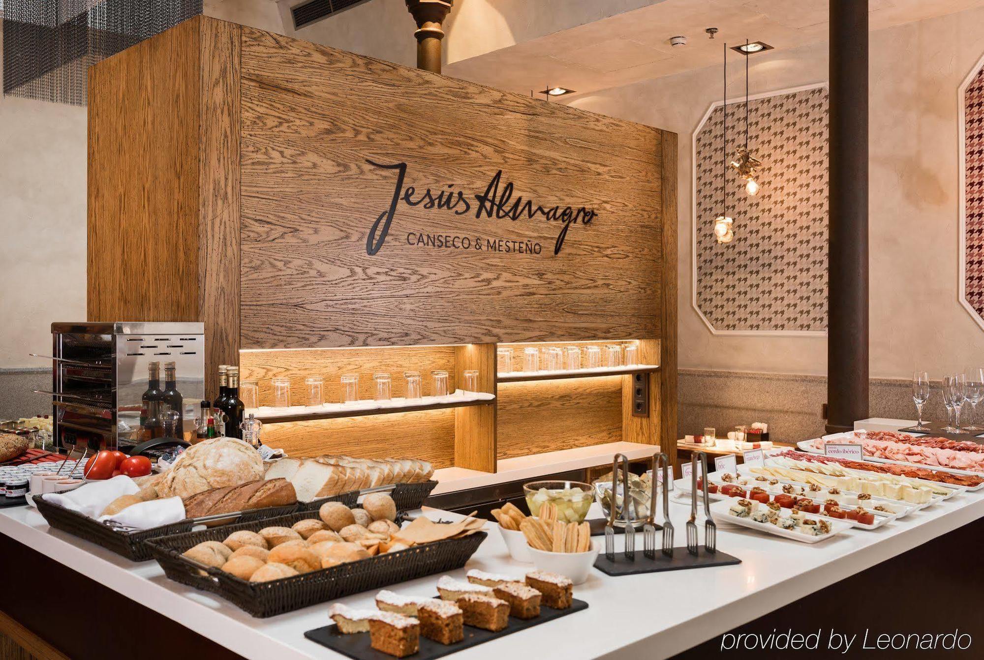 เอ็นเอช คอลเลคชั่น มาดริด ปาลาซิโอ เด เตปา Hotel ภายนอก รูปภาพ A typical display at a bakery