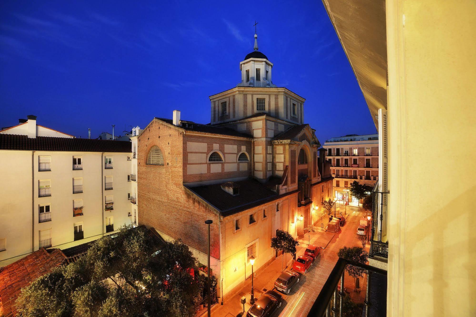เอ็นเอช คอลเลคชั่น มาดริด ปาลาซิโอ เด เตปา Hotel ภายนอก รูปภาพ The church of San Lorenzo